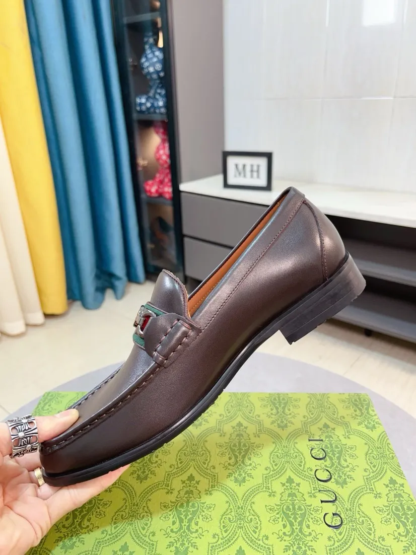 Men's shoes 💰500🌹🌹Niuli [GUCCI Gucci] A new style of formal men's leather shoes is coming~ The original quality upper is made of patent leather imported from Italy, the leather is soft and delicate, comfortable and soft first-layer cowhide lining, rubber wear-resistant outsole, the shoe shape is dignified and domineering, and the luxury charm cannot be concealed! The natural and free nouveau riche leads the trend. Code number: 38-44